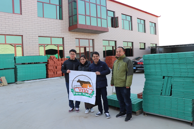 Welcome the Philippine customer to visit our company