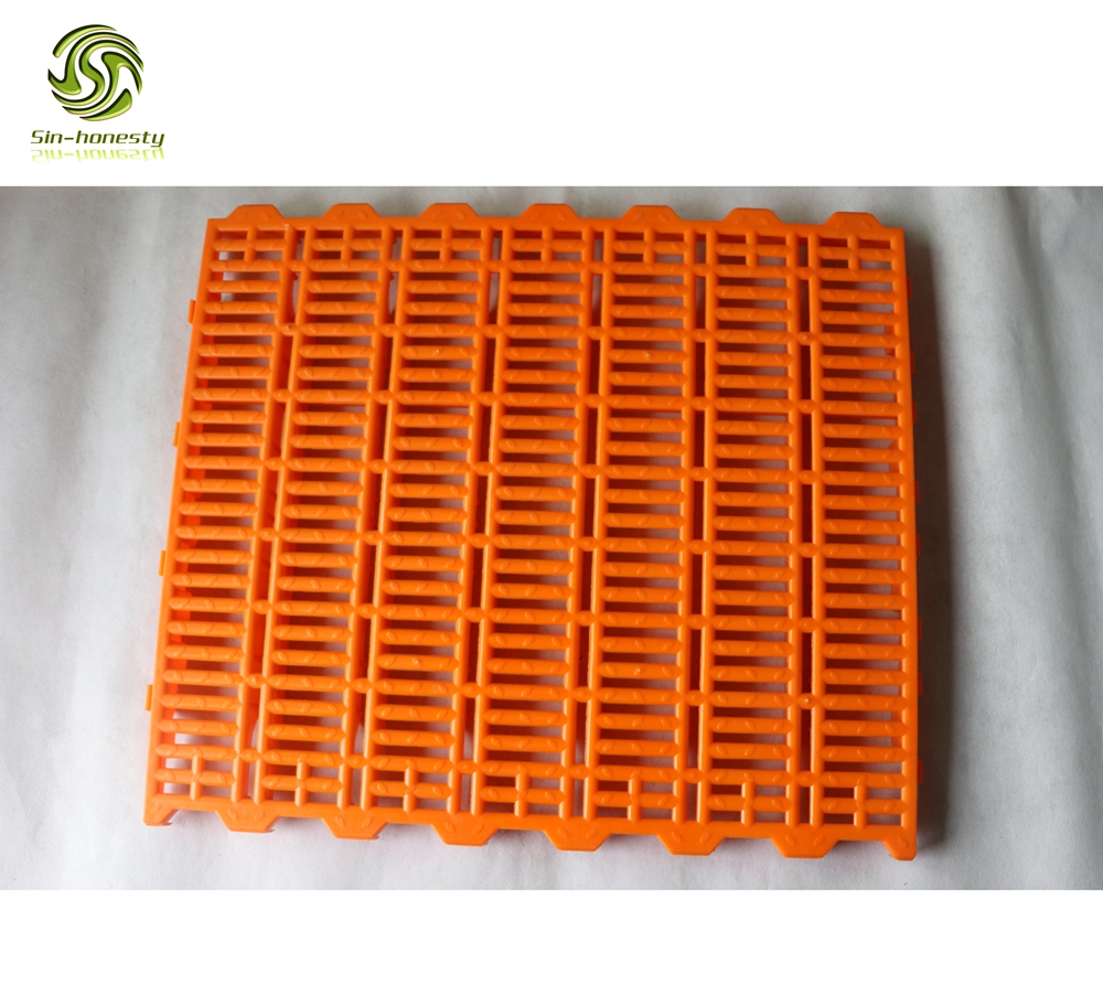 Plastic slatted floor for pigs