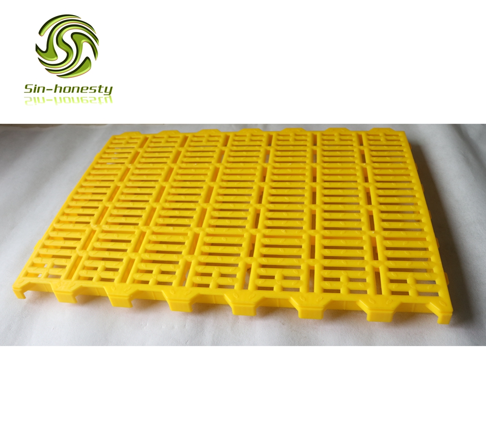 Plastic slatted floor for pigs