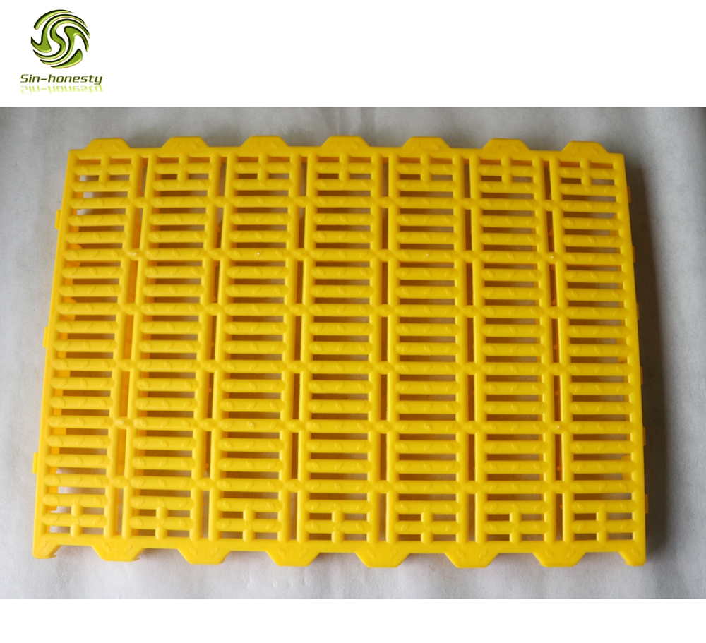 Plastic slatted floor for pigs