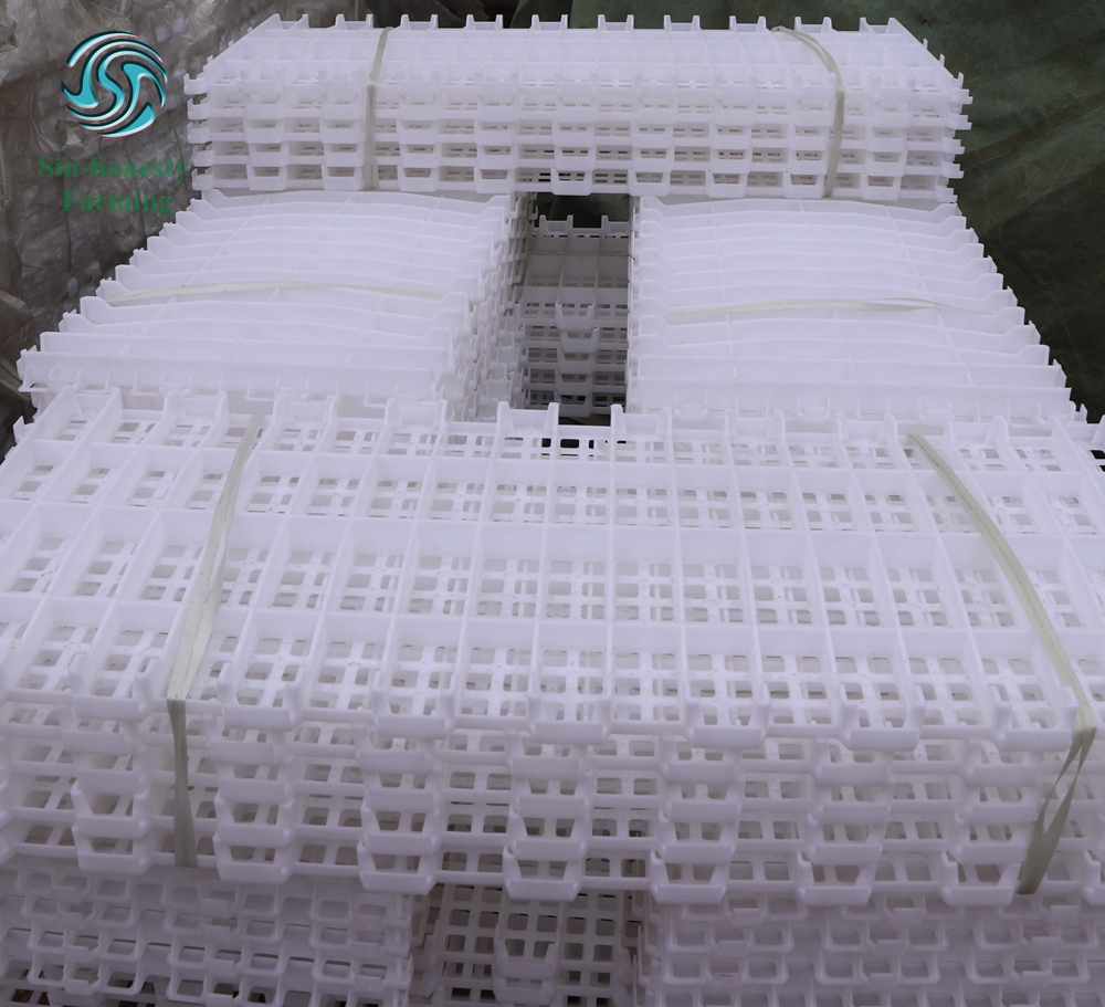 Plastic slatted floor for poultry