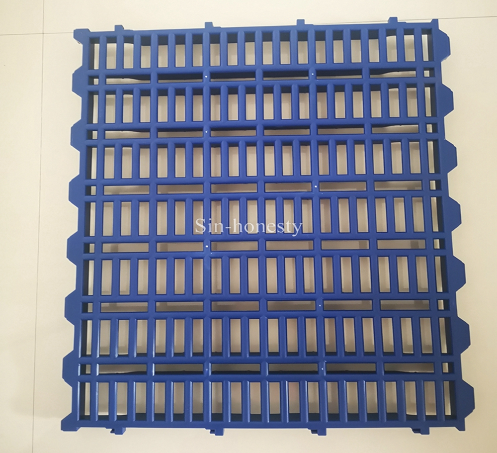 Plastic slatted floor for goat and sheep