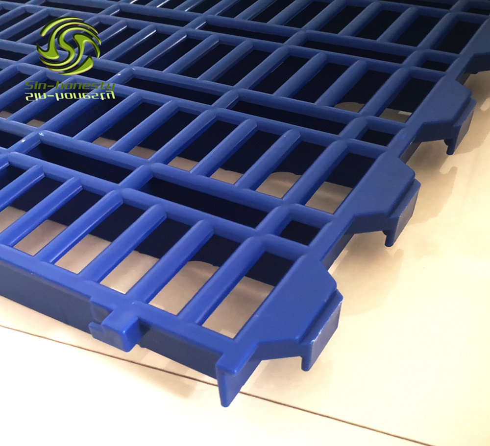 Plastic slatted floor for goat and sheep